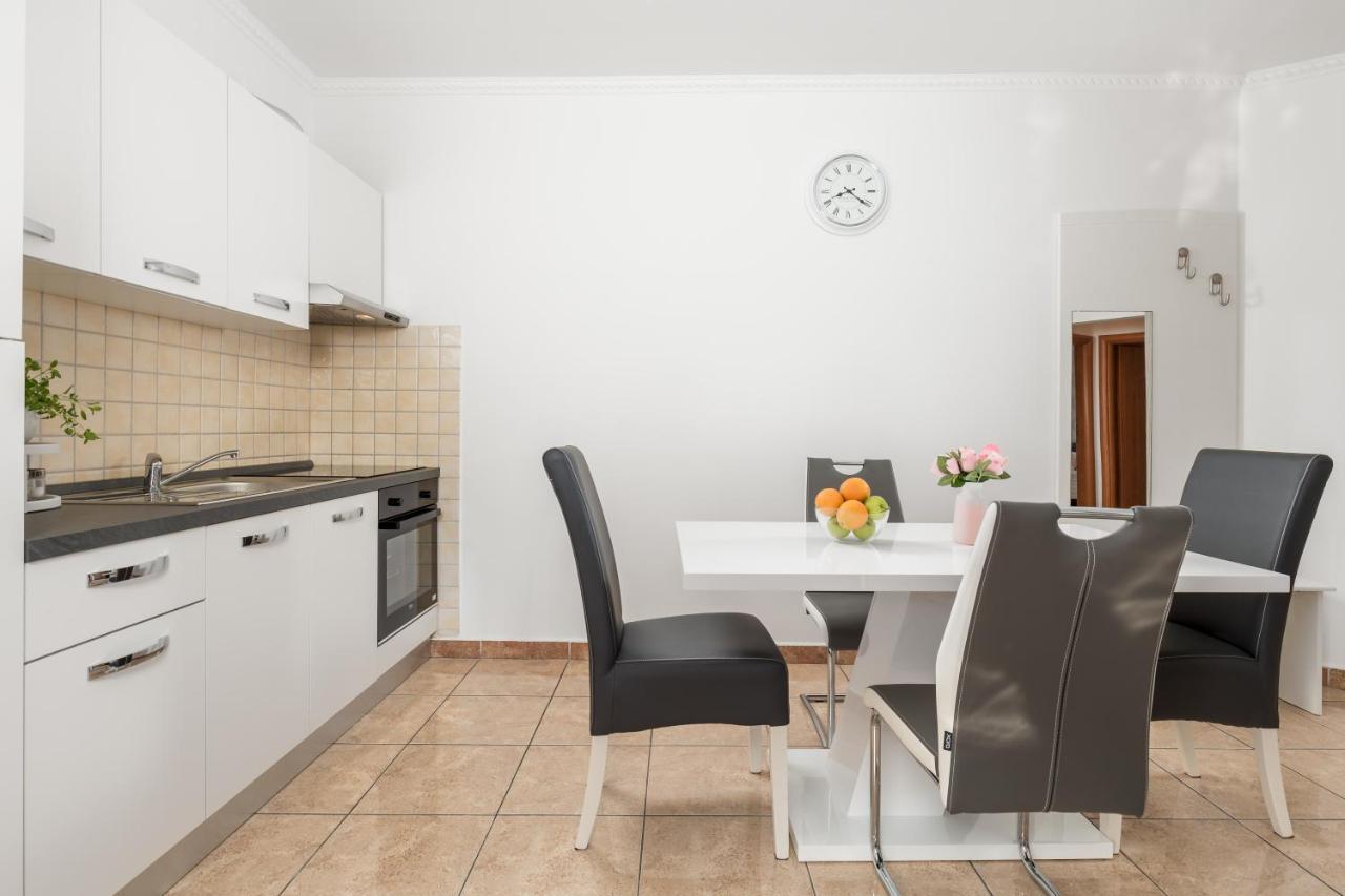 Summer Breeze Apartment With A Pool Опатия Экстерьер фото
