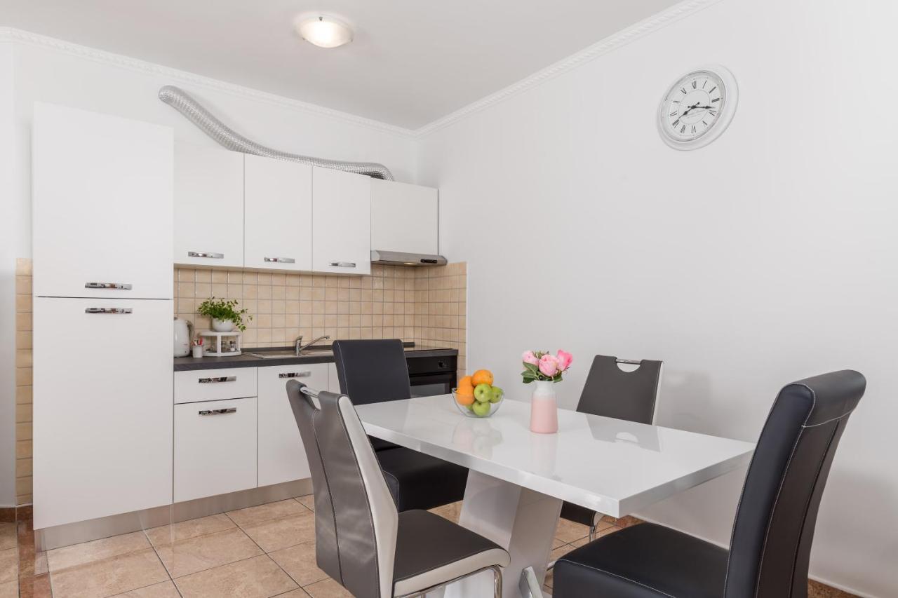Summer Breeze Apartment With A Pool Опатия Экстерьер фото